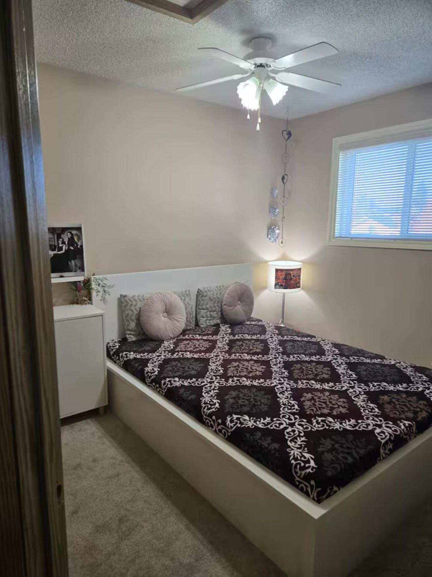 Home Away From Home!! Calgary Bagian luar foto